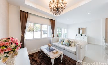 3 Bedroom Townhouse for sale at Yu Charoen 5