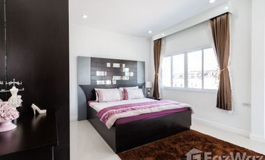 3 Bedroom Townhouse for sale at Yu Charoen 5