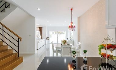 3 Bedroom Townhouse for sale at Yu Charoen 5