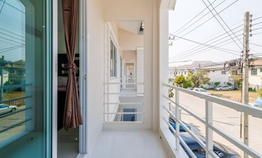 3 Bedroom Townhouse for sale at Yu Charoen 5