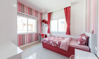 3 Bedroom Townhouse for sale at Yu Charoen 5