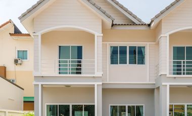 3 Bedroom Townhouse for sale at Yu Charoen 5