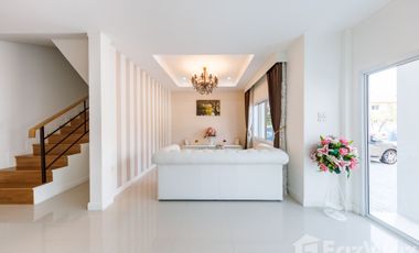 3 Bedroom Townhouse for sale at Yu Charoen 5