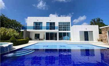 Hermosa finca amoblada de 2.900m2 en venta Rozo Palmira Valle Colombia