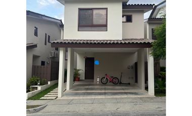 ALQUILO CASA PH GOLF GARDENS & CLUB, BRISAS DEL GOLF