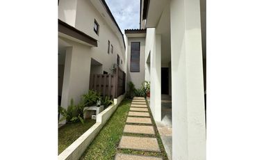 ALQUILO CASA PH GOLF GARDENS & CLUB, BRISAS DEL GOLF