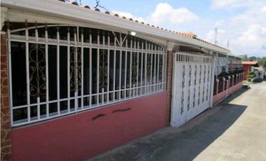 VENTA CASA CHALET LA CHORRERA NEGOCIABLE
