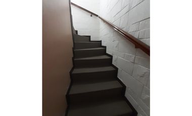 VENTA  PH  ZONA SAN JUAN  1er PISO ESCALERA