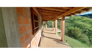 VENDO CASA CAMPESTRE EN CALDAS ANTIOQUIA.