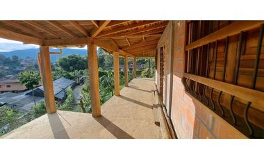 VENDO CASA CAMPESTRE EN CALDAS ANTIOQUIA.