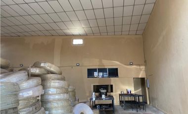 Alquilo local comercial  avenida La Paz doble altura plazoleta comerc