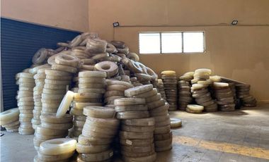 Alquilo local comercial  avenida La Paz doble altura plazoleta comerc