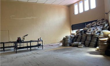 Alquilo local comercial  avenida La Paz doble altura plazoleta comerc