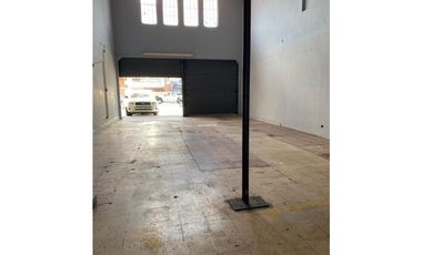 Alquilo local comercial  avenida La Paz doble altura plazoleta comerc
