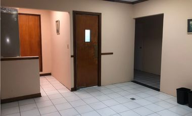 Venta edificio en Miraflores - Oficinas, bodega, y Parqueo de camiones