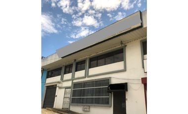 Venta edificio en Miraflores - Oficinas, bodega, y Parqueo de camiones