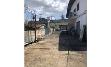 Venta edificio en Miraflores - Oficinas, bodega, y Parqueo de camiones