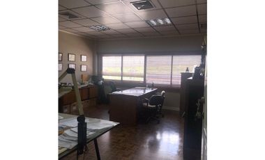 Venta edificio en Miraflores - Oficinas, bodega, y Parqueo de camiones