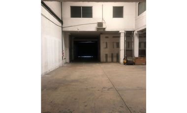 Venta edificio en Miraflores - Oficinas, bodega, y Parqueo de camiones
