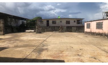 Venta edificio en Miraflores - Oficinas, bodega, y Parqueo de camiones