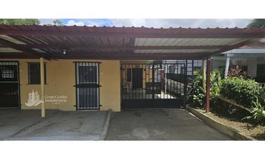 VENDO.CASA EN AREA COMERCIAL EN.DAVID