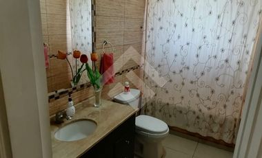 Casa en Venta en Av Berlin con Camino Peñflor