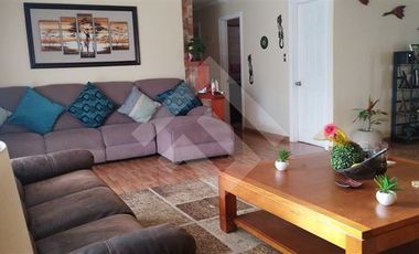 Casa en Venta en Av Berlin con Camino Peñflor