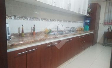 Casa en Venta en Av Berlin con Camino Peñflor