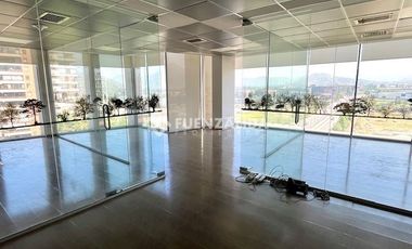 Oficina en Arriendo en AC Av La Dehesa puente nuevo y Av Las Condes