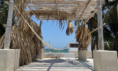 Venta de casa a una cuadra de la Playa con vista al mar, en Telchac Puerto, Yuc.