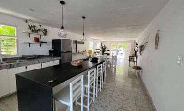 Venta de casa a una cuadra de la Playa con vista al mar, en Telchac Puerto, Yuc.