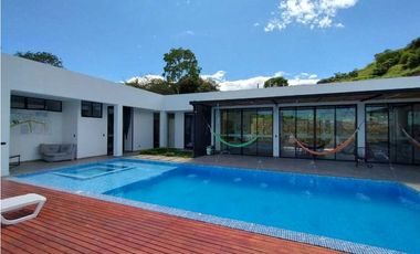 Quinta con Piscina privada en Venta en La Mesa/Ganga