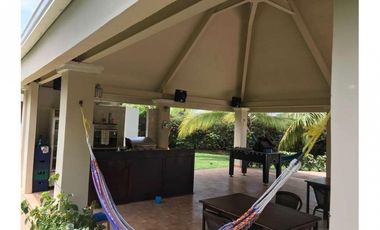 Venta: Propiedad de playa con 4 casas en Santa Clara