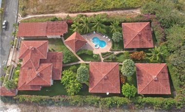 Venta: Propiedad de playa con 4 casas en Santa Clara