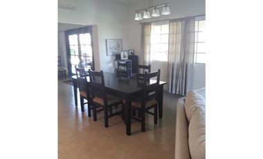 Venta: Propiedad de playa con 4 casas en Santa Clara