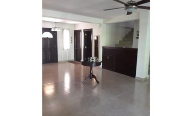 Venta: Propiedad de playa con 4 casas en Santa Clara