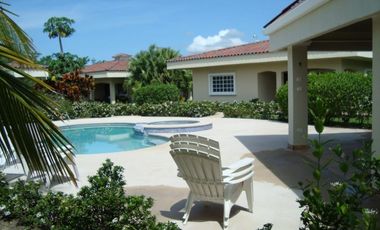 Venta: Propiedad de playa con 4 casas en Santa Clara