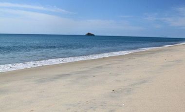 Venta: Propiedad de playa con 4 casas en Santa Clara