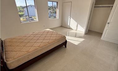 CRISTOBAL / DAVIS COLON / CASA 258M2 / 2 NIVELES / 4 HABITACIO