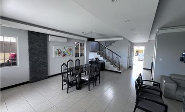 VILLA LUCRE / PH ALTOS DE SAN RAFAEL /  REMODELADA / 290M2