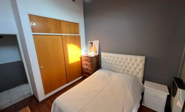 VENTA DE INMEJORABLE DÚPLEX 4 AMBIENTES EN MONTE GRANDE CENTRO - CON COCHERA