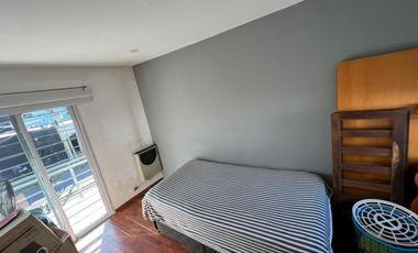 VENTA DE INMEJORABLE DÚPLEX 4 AMBIENTES EN MONTE GRANDE CENTRO - CON COCHERA