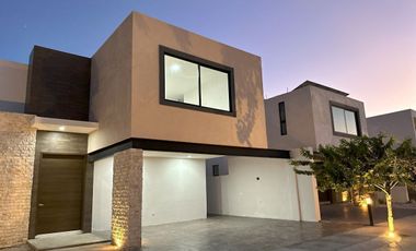 Casa en venta, Privada Zentura, Casa KOQUE, Cholul Mérida, Yuc.