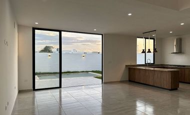 Casa en venta, Privada Zentura, Casa KOQUE, Cholul Mérida, Yuc.