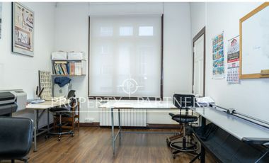 Se arrienda, Hermosa Oficina en el piso 2, en pleno centro cívico de Punta Arenas