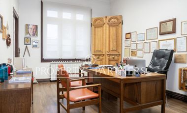 Se arrienda, Hermosa Oficina en el piso 2, en pleno centro cívico de Punta Arenas