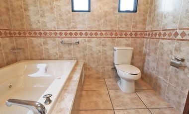 Se vende casa en Morelia, Fracc. Bosques de la Huerta