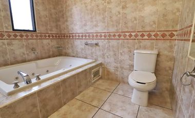 Se vende casa en Morelia, Fracc. Bosques de la Huerta