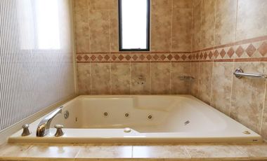 Se vende casa en Morelia, Fracc. Bosques de la Huerta