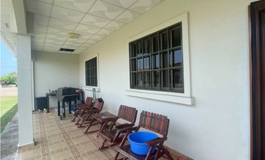 Venta: Hermosa y espaciosa casa con dos lotes en Penonomé